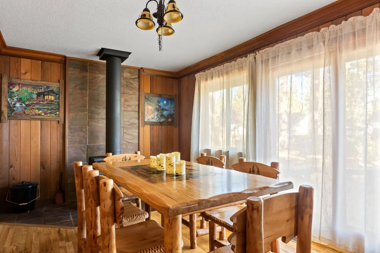 Mountain Getaway, Hot Tub, Games & BBQ 4