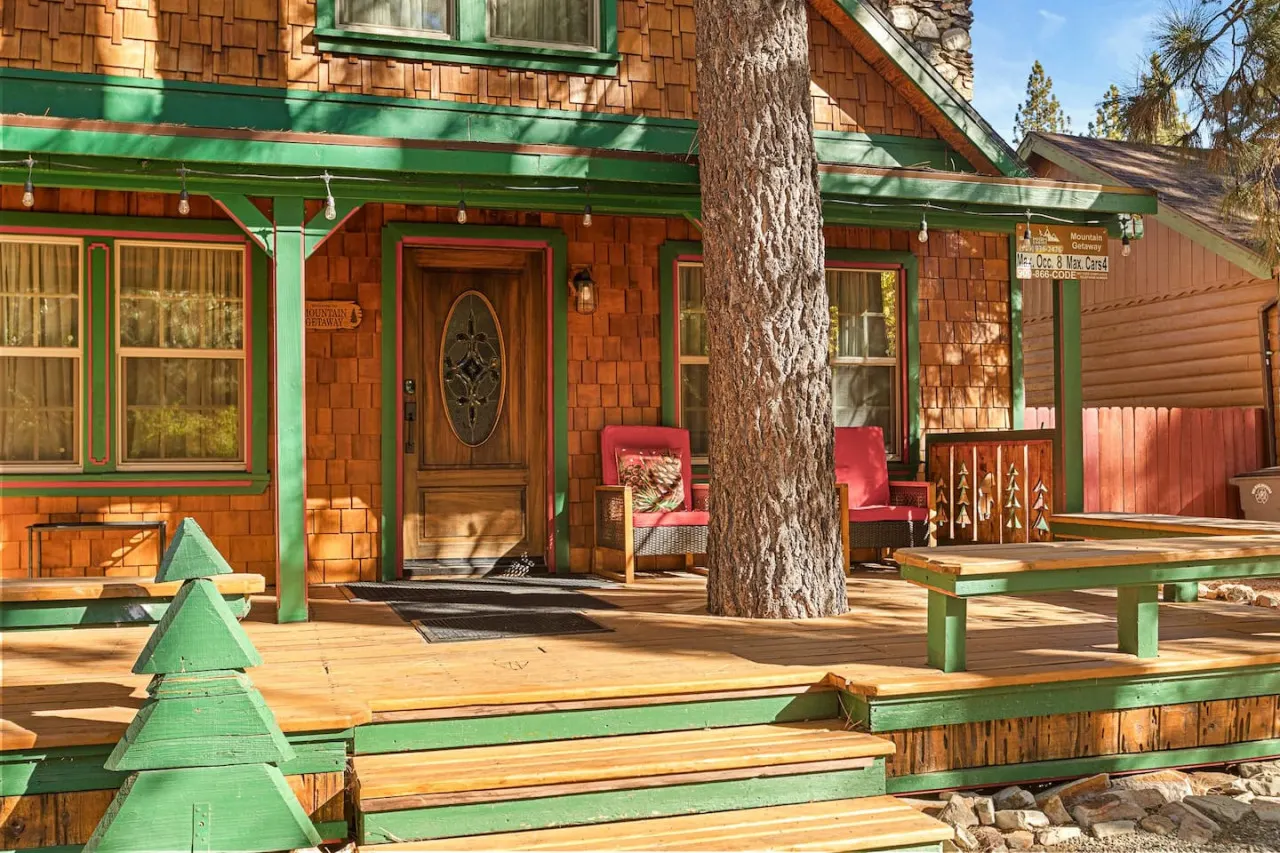 Mountain Getaway, Hot Tub, Games & BBQ 5