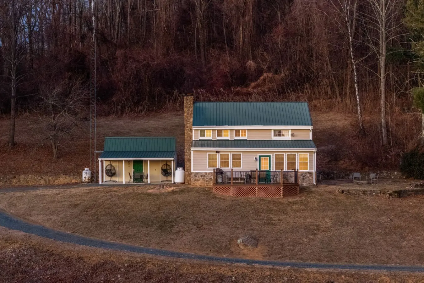 Mountain Retreat: Stunning Views, Fire Pit, Peace
