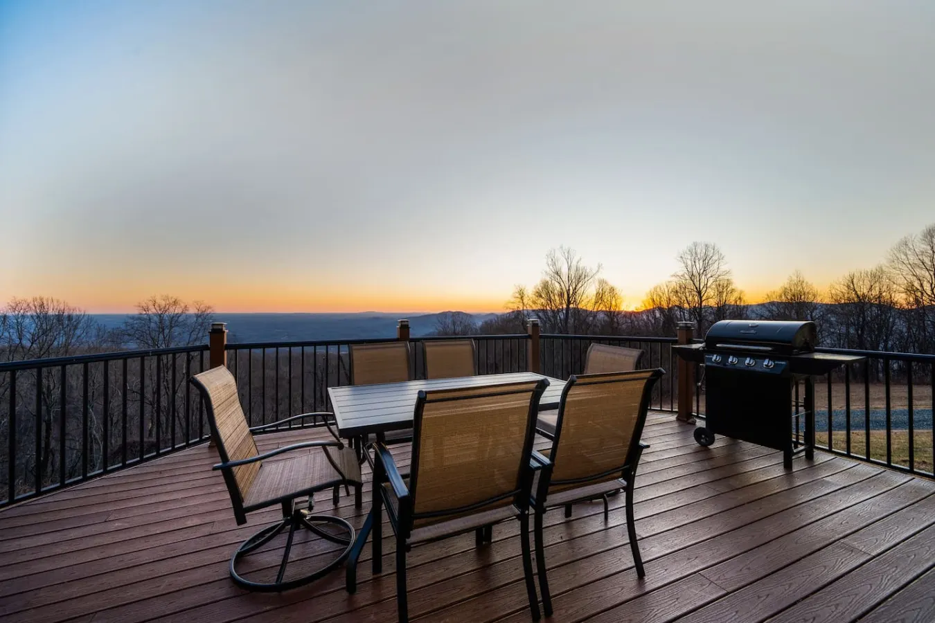 Mountain Retreat: Stunning Views, Fire Pit, Peace — photo 2
