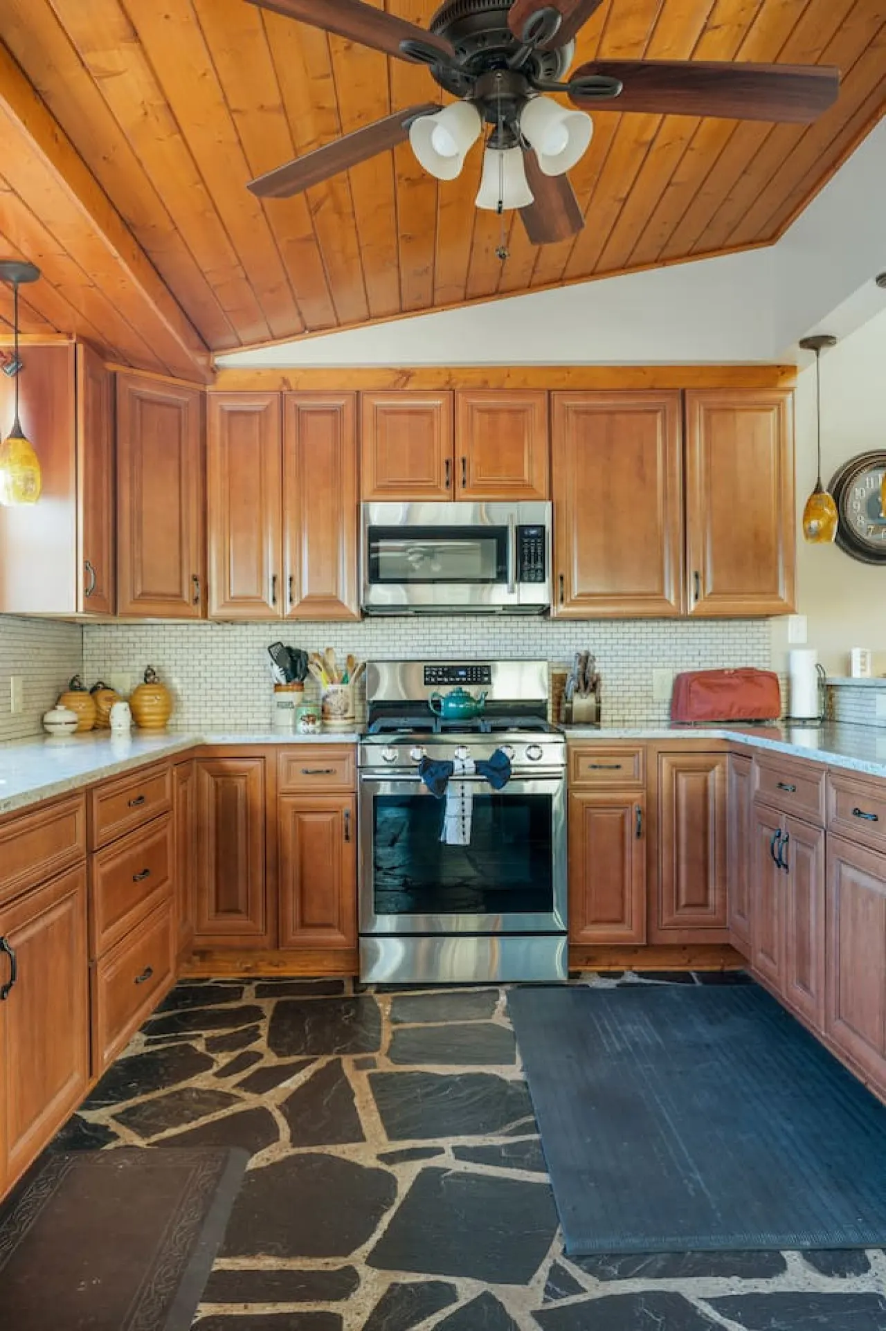 Mountain Retreat: Stunning Views, Fire Pit, Peace 12
