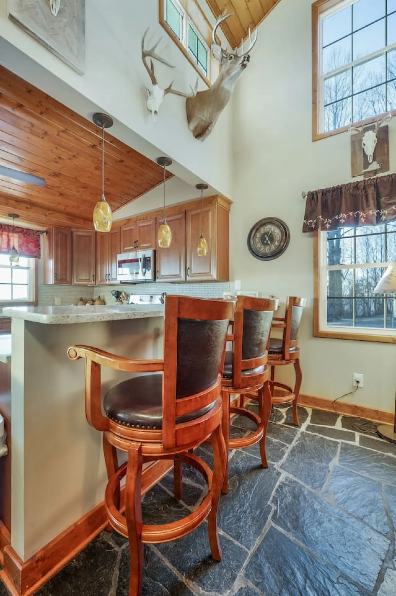 Mountain Retreat: Stunning Views, Fire Pit, Peace 16