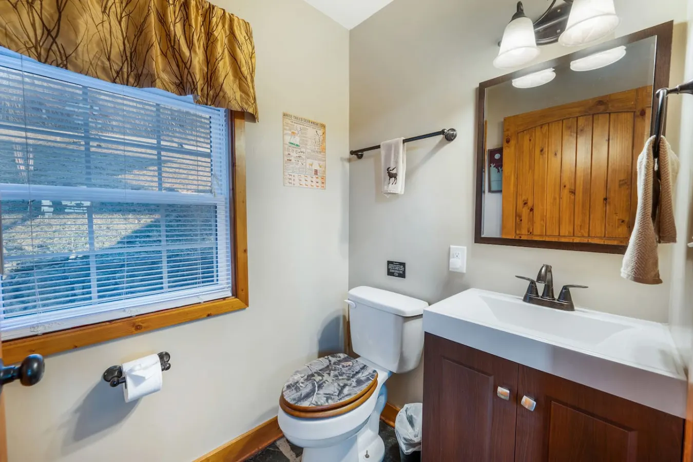 Mountain Retreat: Stunning Views, Fire Pit, Peace 17