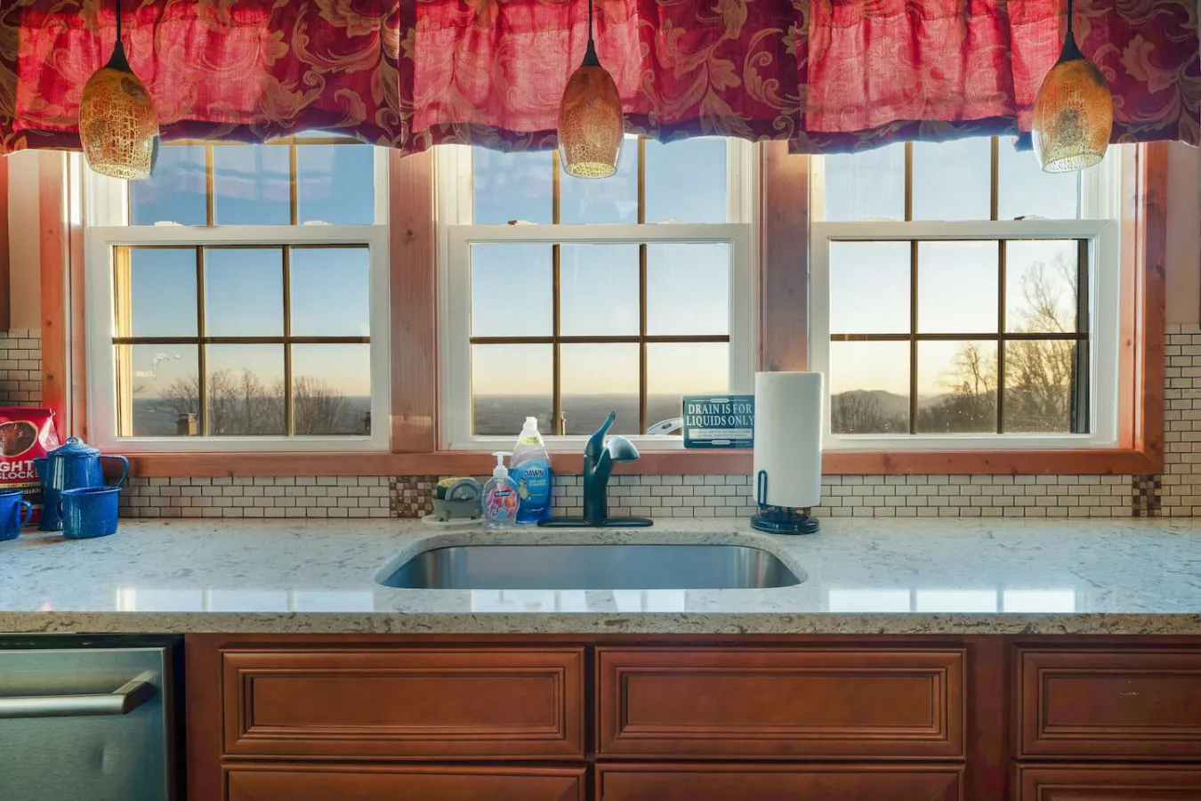 Mountain Retreat: Stunning Views, Fire Pit, Peace 18