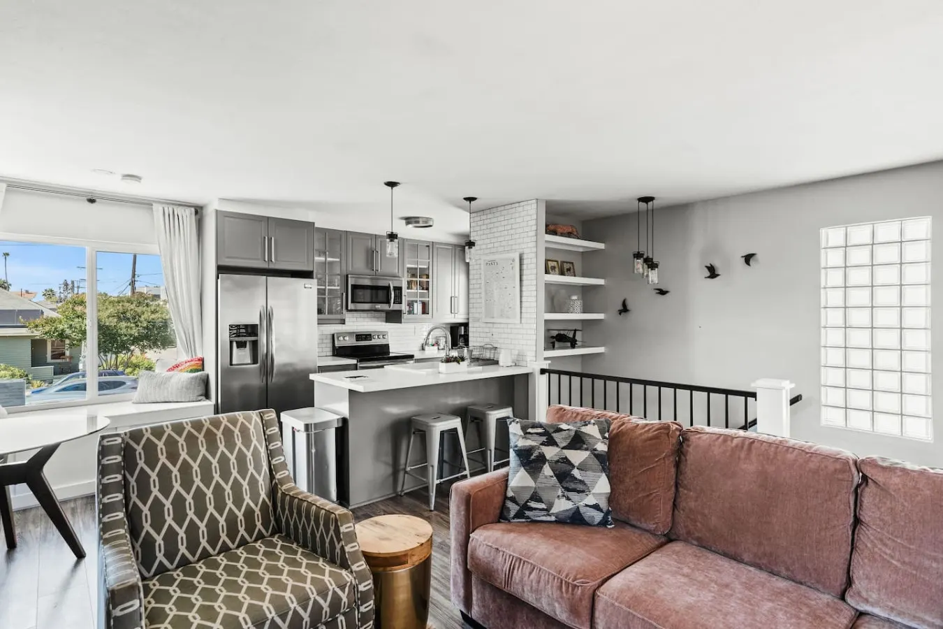 Porchlight Home - Cozy Upstairs 1B - Free Parking