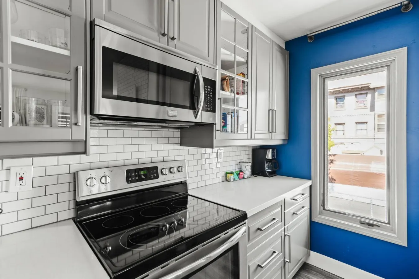 Porchlight Home - Cozy Upstairs 1B - Free Parking 11