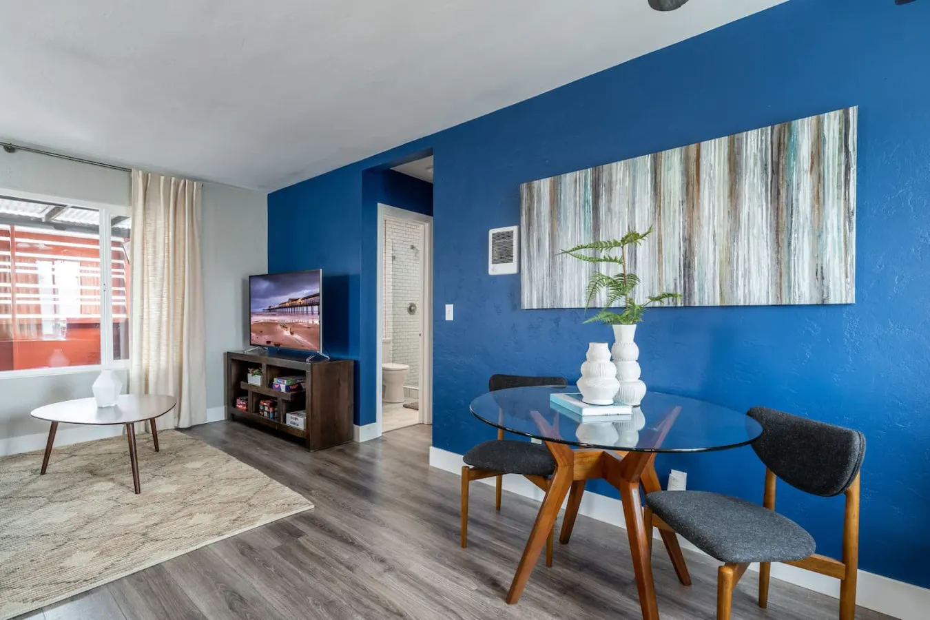 Porchlight Home - Cozy Upstairs 1B - Free Parking 14
