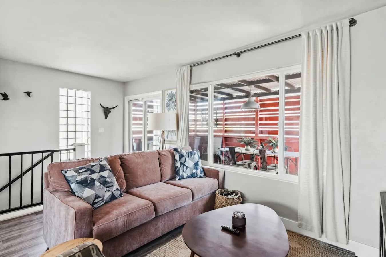 Porchlight Home - Cozy Upstairs 1B - Free Parking 15