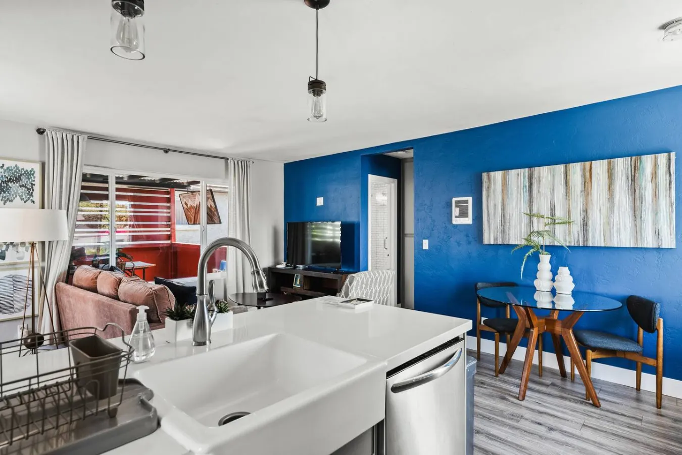 Porchlight Home - Cozy Upstairs 1B - Free Parking 17