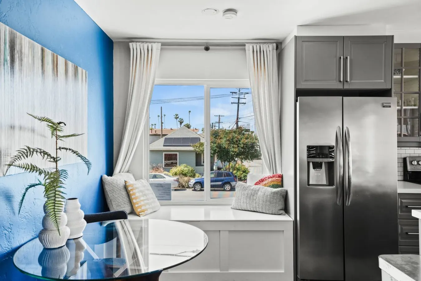 Porchlight Home - Cozy Upstairs 1B - Free Parking 7