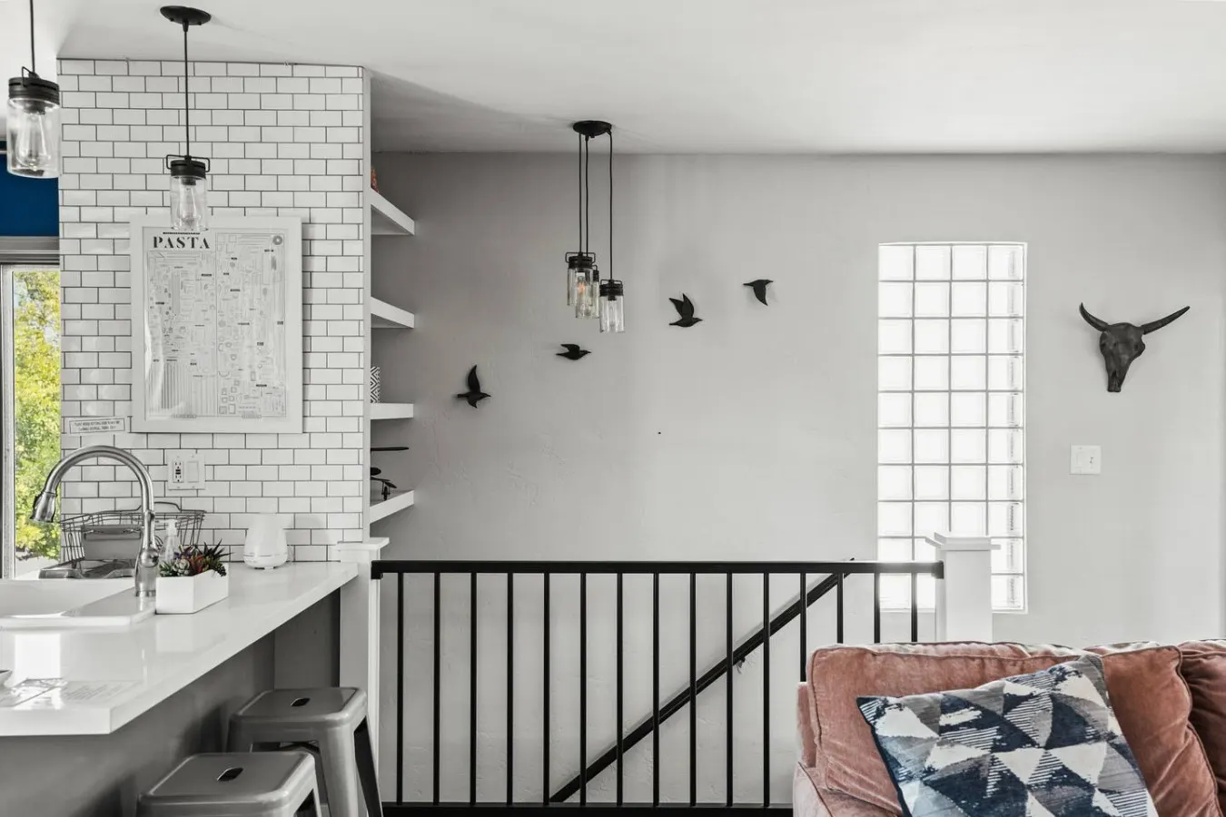 Porchlight Home - Cozy Upstairs 1B - Free Parking 8