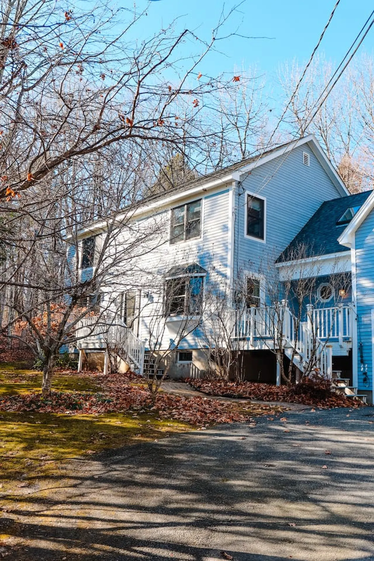 Cozy Retreat • 7-Person Hot Tub • Near Town & Lake