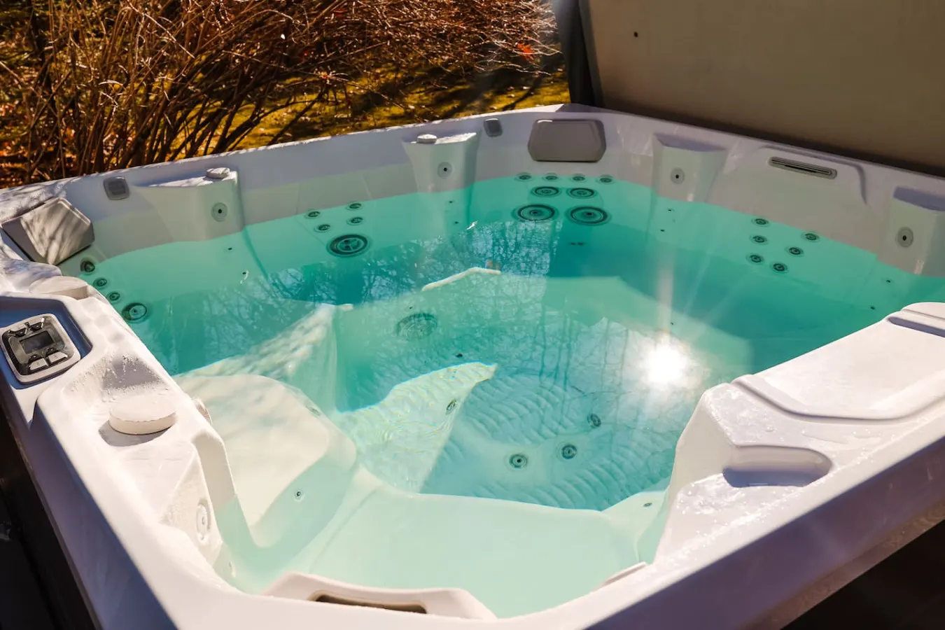 Cozy Retreat • 7-Person Hot Tub • Near Town & Lake — photo 2