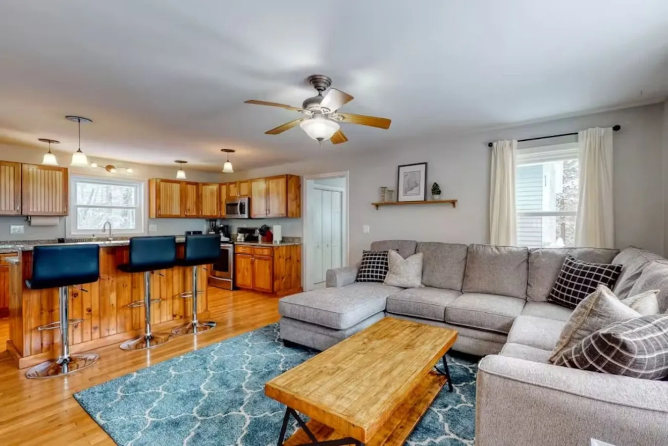 Cozy Retreat 7-Person Hot Tub Near Town & Lake 9