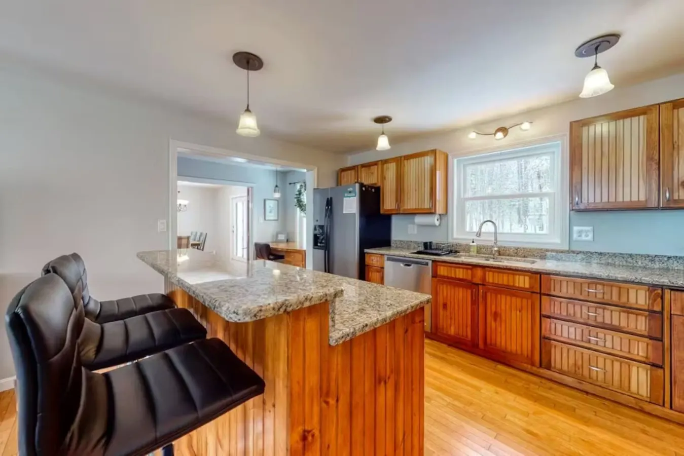 Cozy Retreat 7-Person Hot Tub Near Town & Lake 17