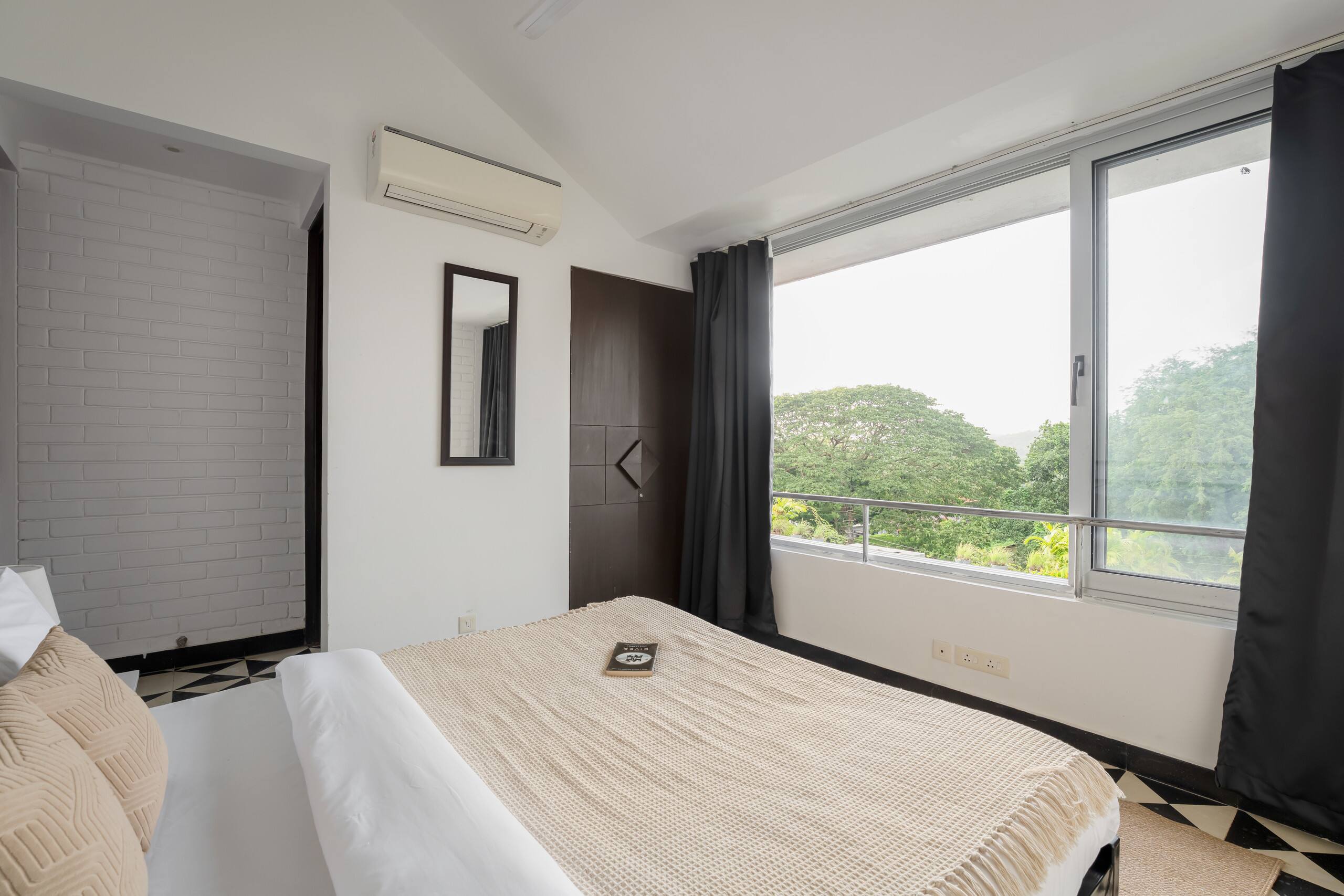 Lush 2BHK | Pool | Reis Magos 27