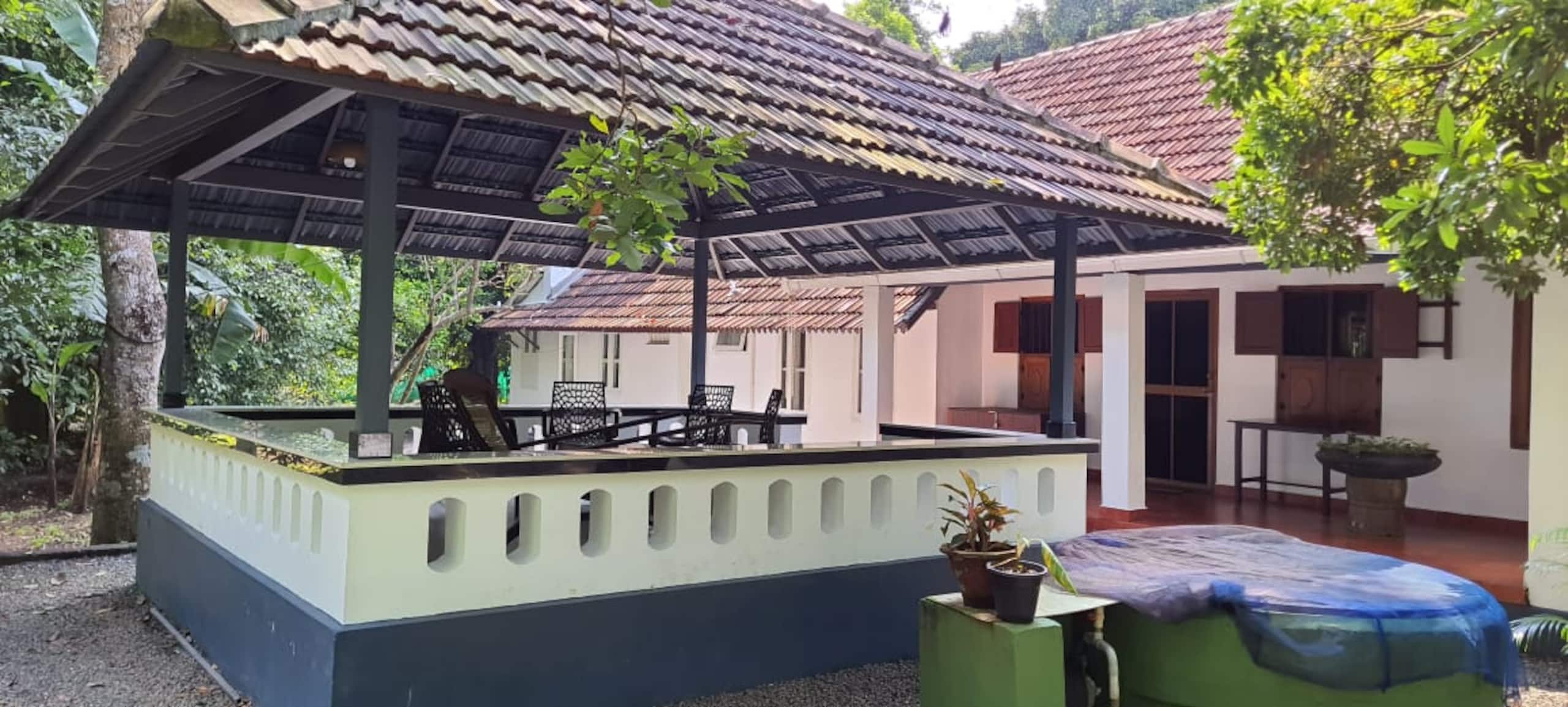 "Maya Heritage" Entire House in Aymanam, Kottayam 12
