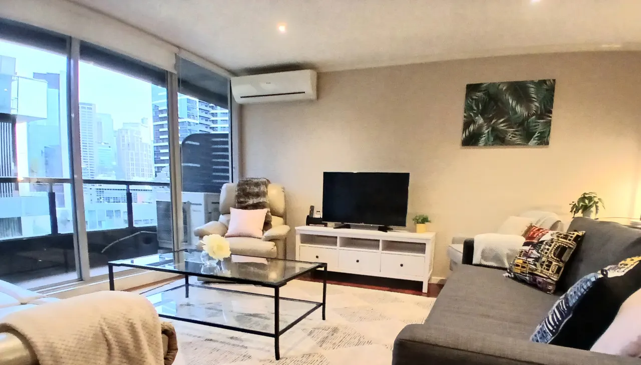 Southbank Boulevard Retreat by Readyset Apartments - 3 Bedroom Apartment - SB1 1