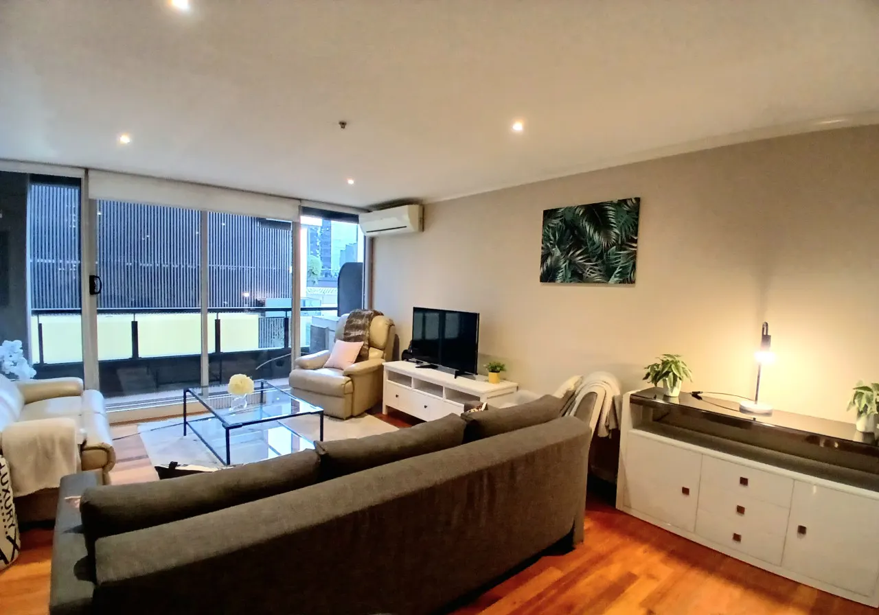 Southbank Boulevard Retreat by Readyset Apartments - 3 Bedroom Apartment - SB1 2
