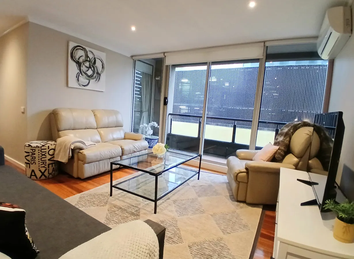 Southbank Boulevard Retreat by Readyset Apartments - 3 Bedroom Apartment - SB1 3