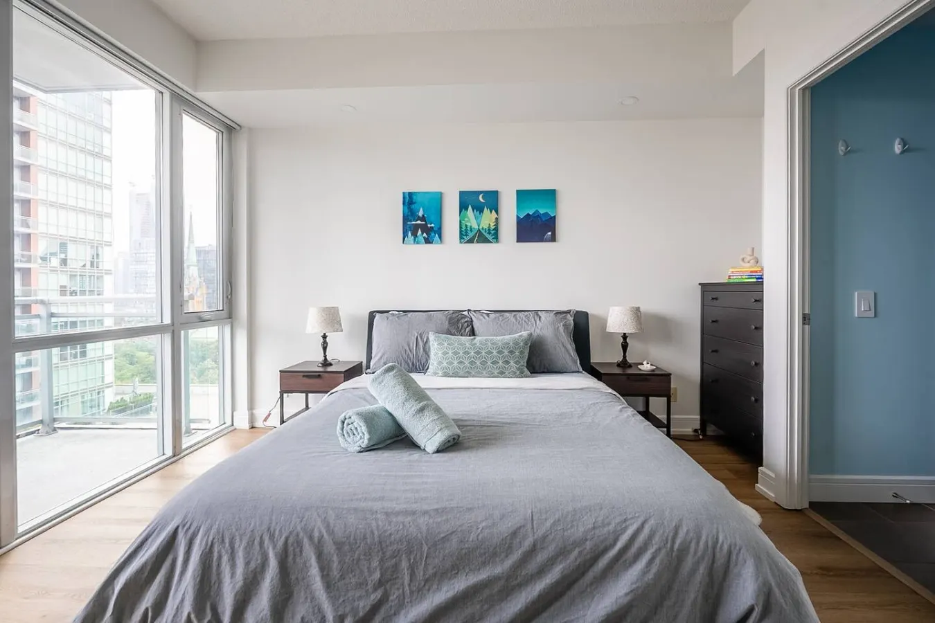 Stylish 1BR Condo Sleeps 4 Stunning City Views 2