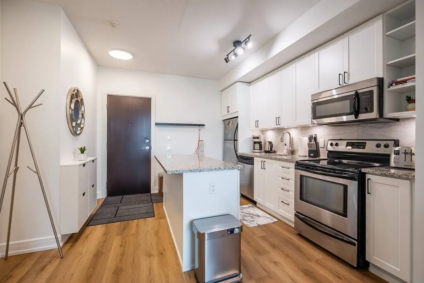 Stylish 1BR Condo Sleeps 4 Stunning City Views 16