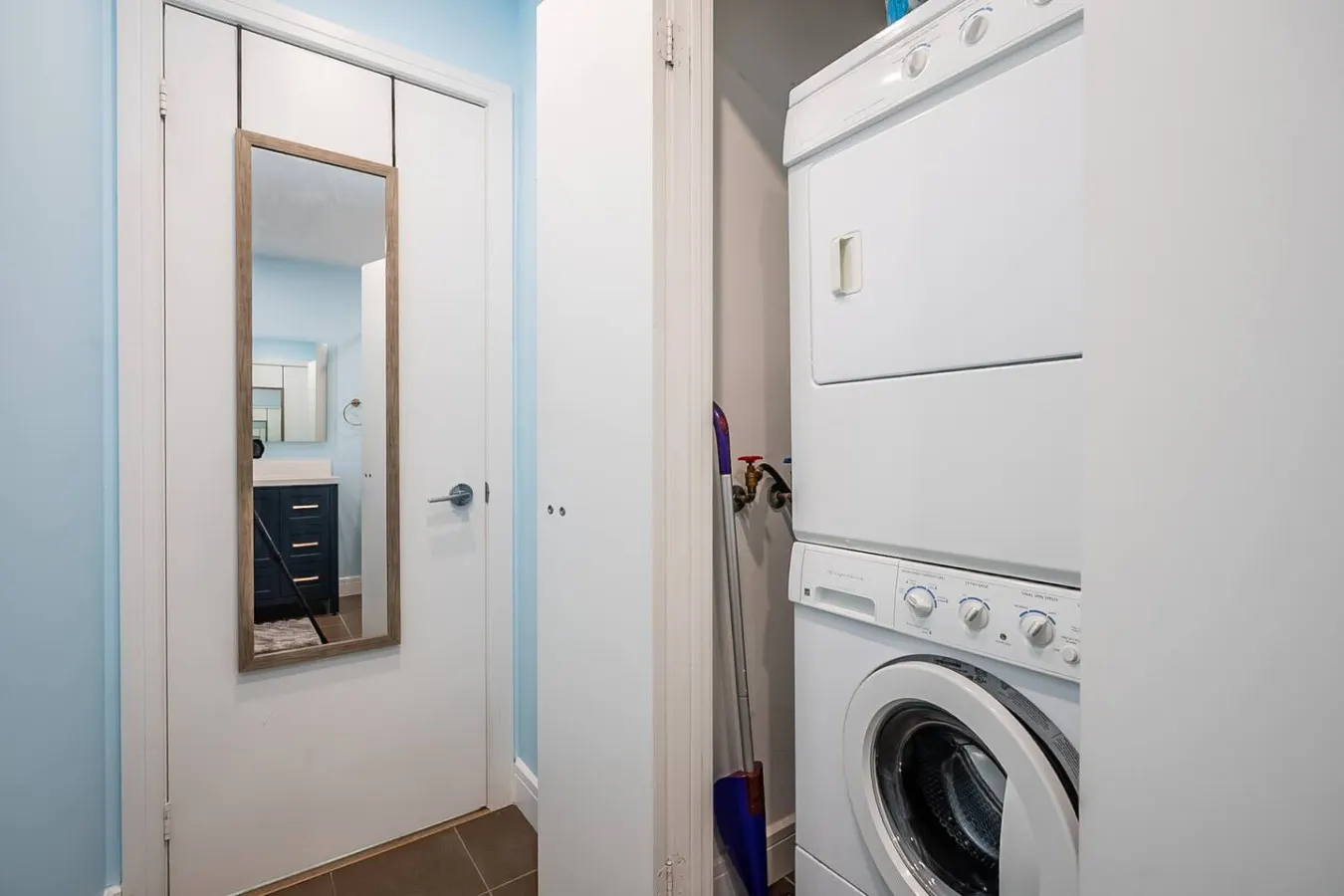 Stylish 1BR Condo Sleeps 4 Stunning City Views 20