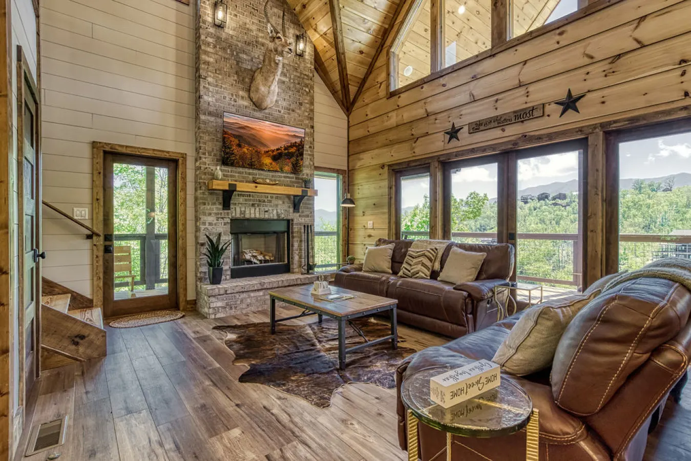 Brand New Cabin w/ Mountain Views & Karaoke