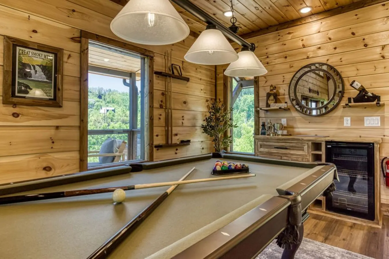 Brand New Cabin w/ Mountain Views & Karaoke 10