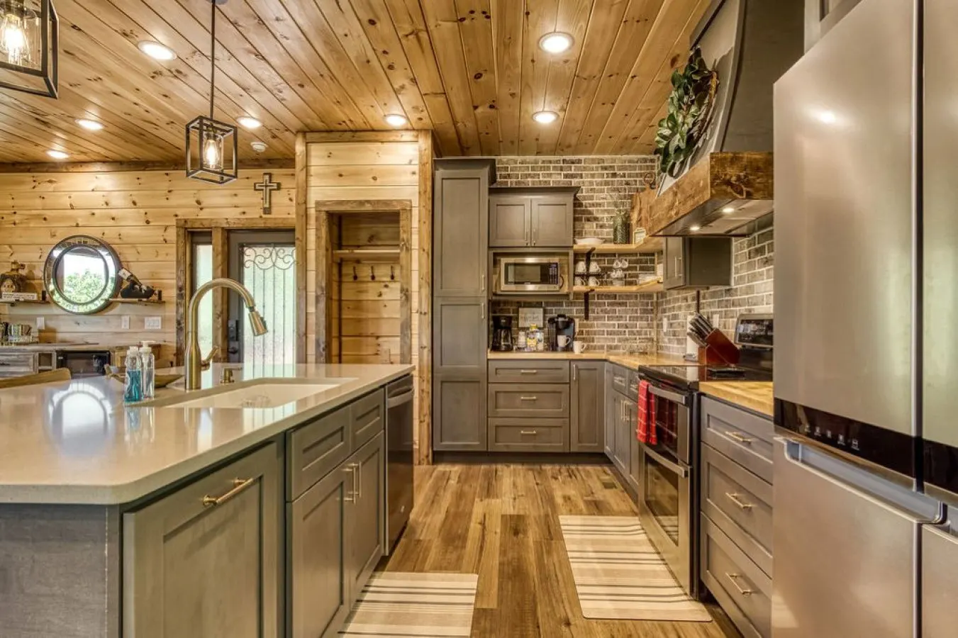 Brand New Cabin w/ Mountain Views & Karaoke 13