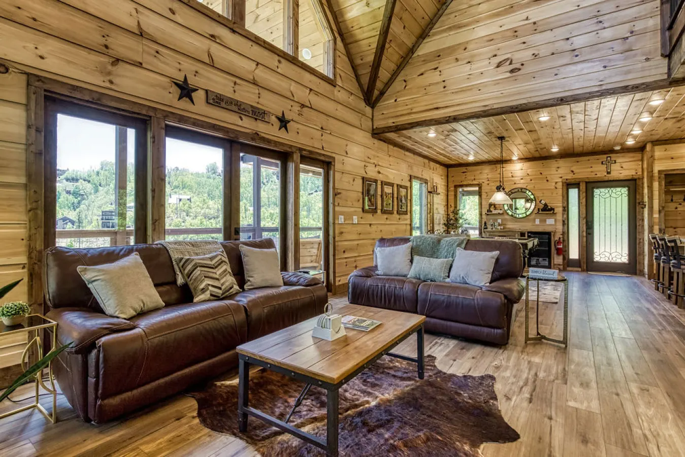 Brand New Cabin w/ Mountain Views & Karaoke 18