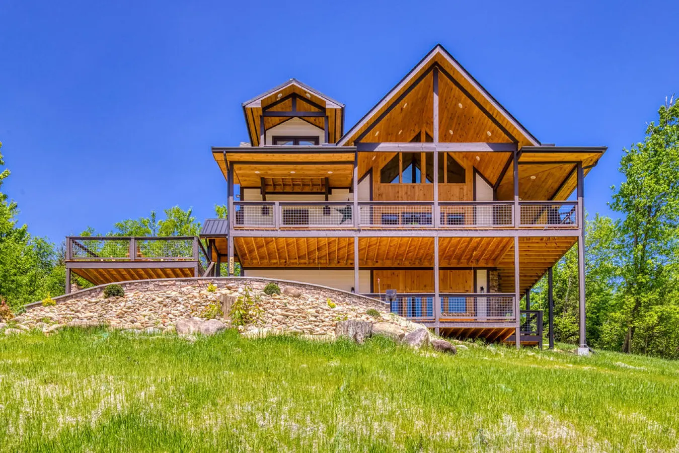 Brand New Cabin w/ Mountain Views & Karaoke 3