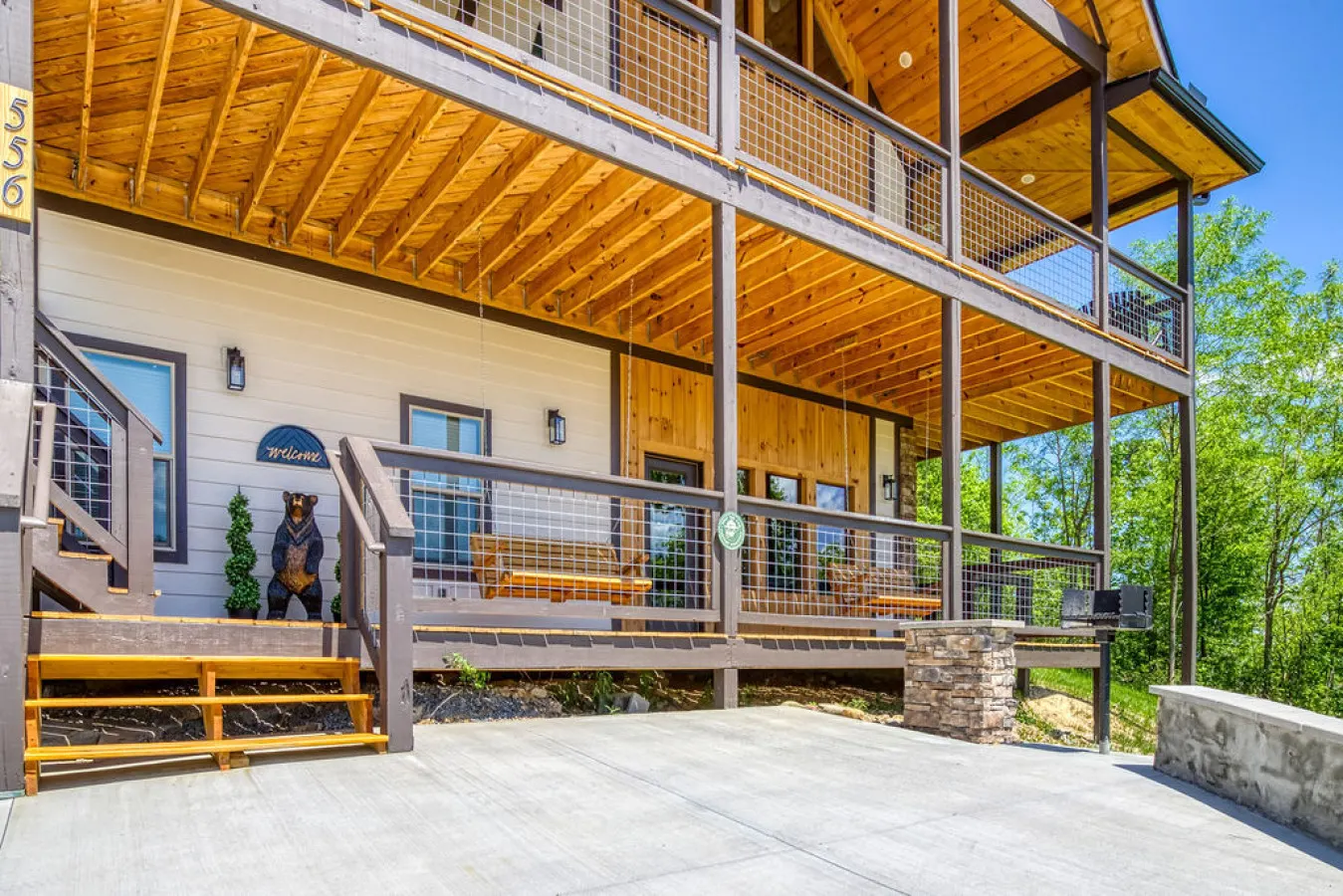 Brand New Cabin w/ Mountain Views & Karaoke 4