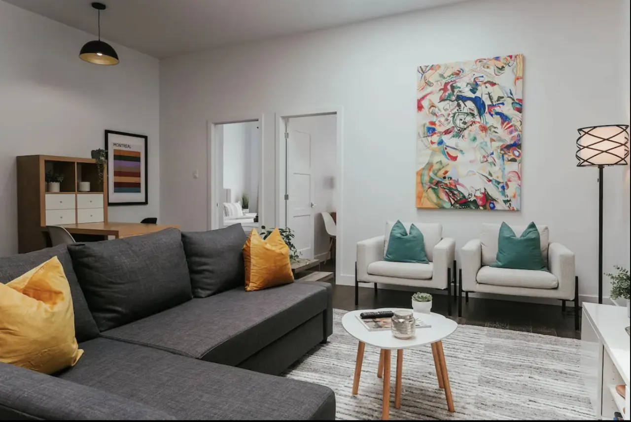 New Stylish and bright 2bdr near St-Hubert Plaza - Unit 202 11