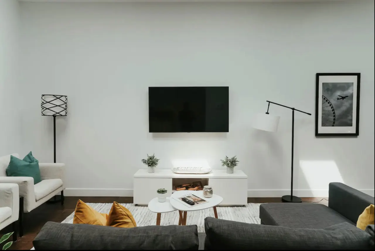 New Stylish and bright 2bdr near St-Hubert Plaza - Unit 202 12