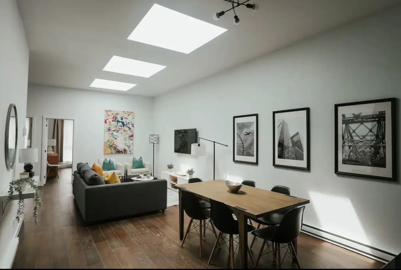 New Stylish and bright 2bdr near St-Hubert Plaza - Unit 202 14