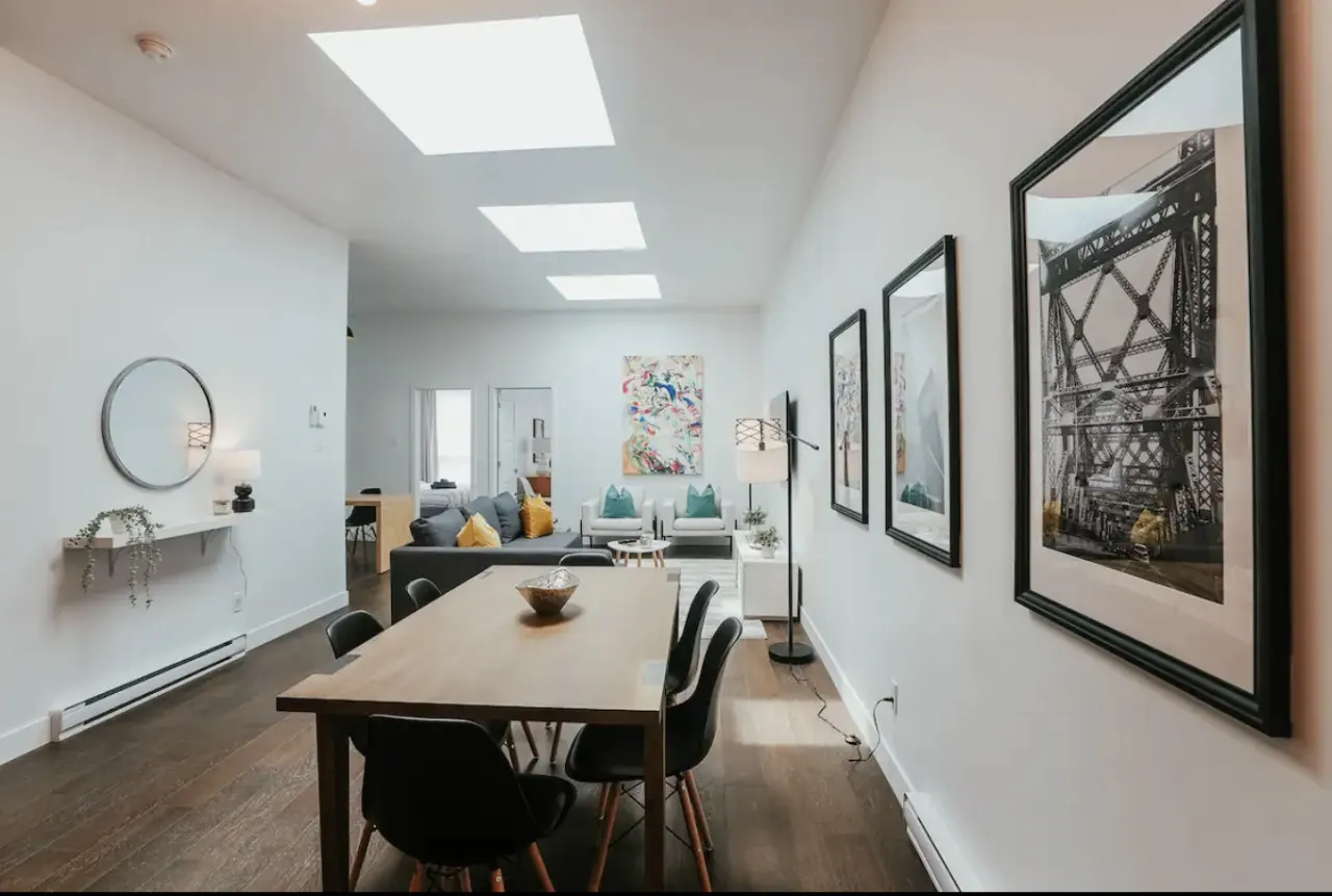 New Stylish and bright 2bdr near St-Hubert Plaza - Unit 202 15