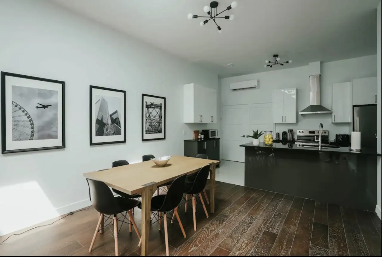 New Stylish and bright 2bdr near St-Hubert Plaza - Unit 202 16
