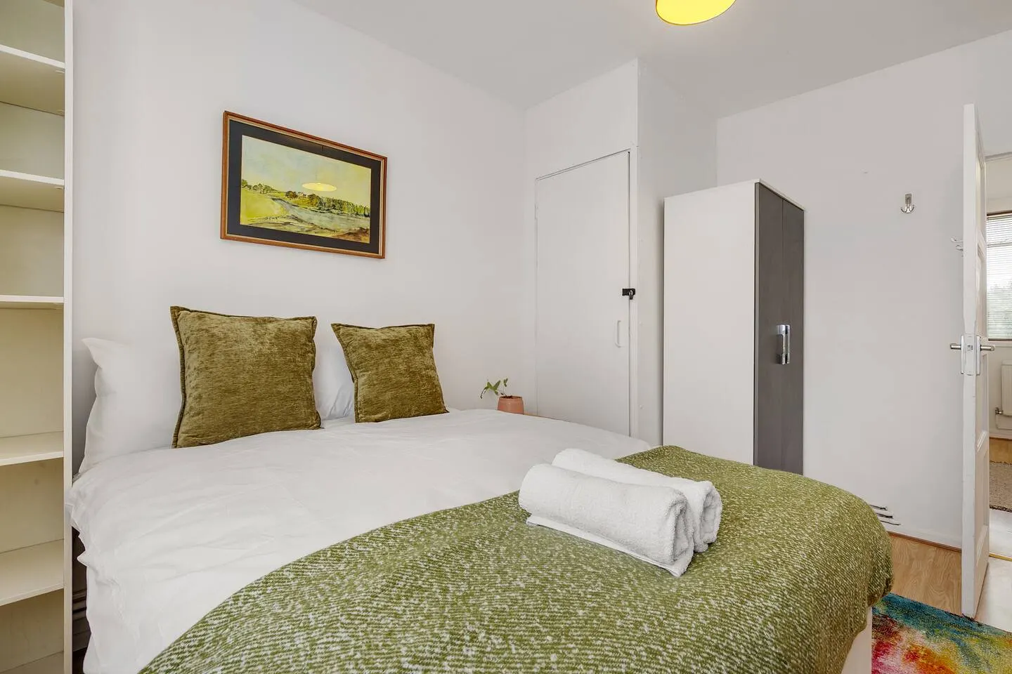 Zone 1 Spacious Serviced Apartment in Central London 9