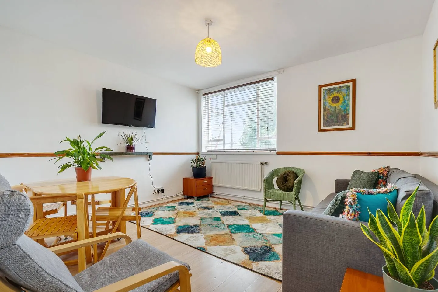 Zone 1 Spacious Serviced Apartment in Central London 10