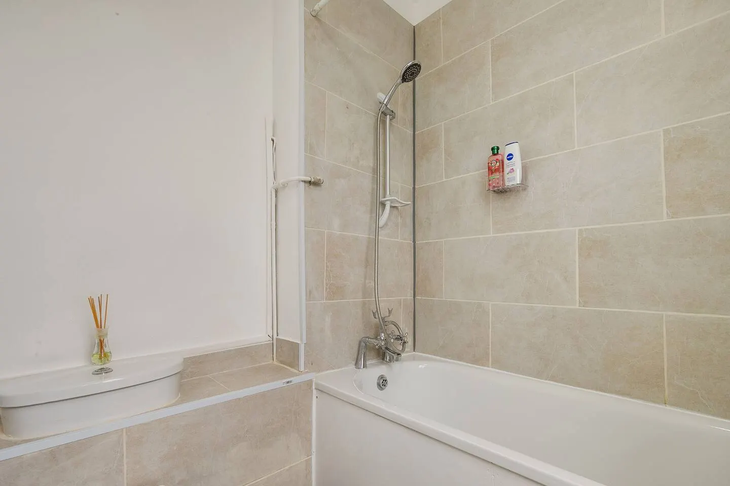 Zone 1 Spacious Serviced Apartment in Central London 11
