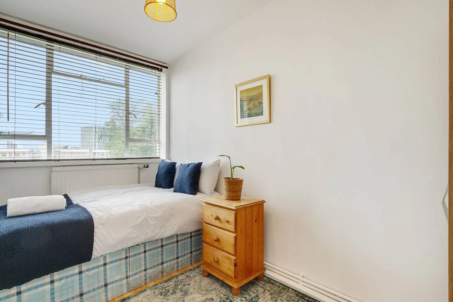 Zone 1 Spacious Serviced Apartment in Central London 14