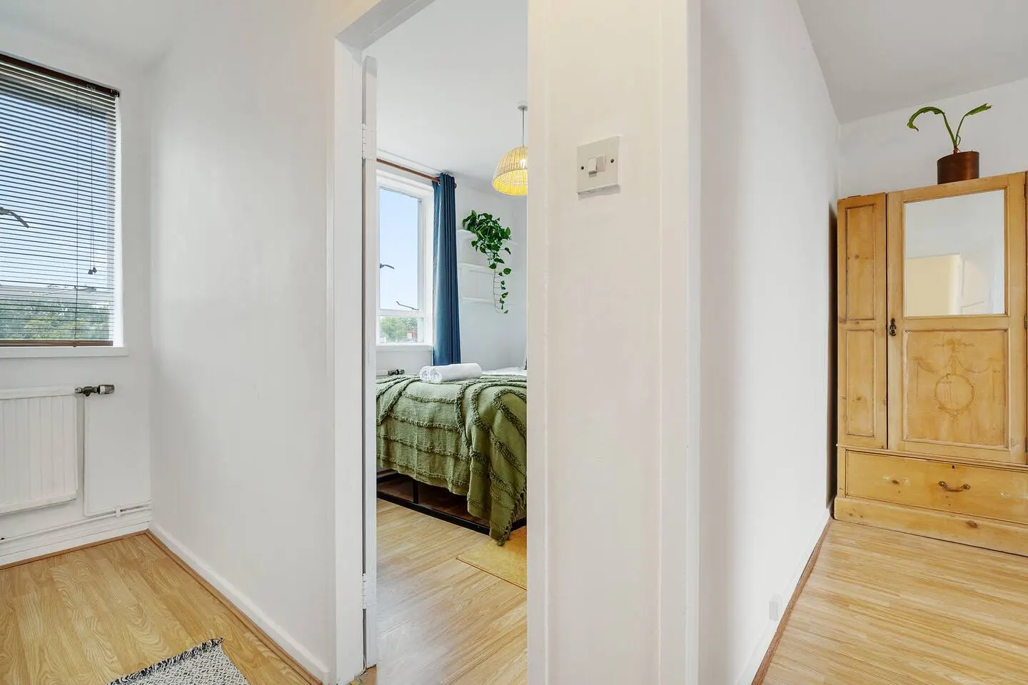 Zone 1 Spacious Serviced Apartment in Central London 4