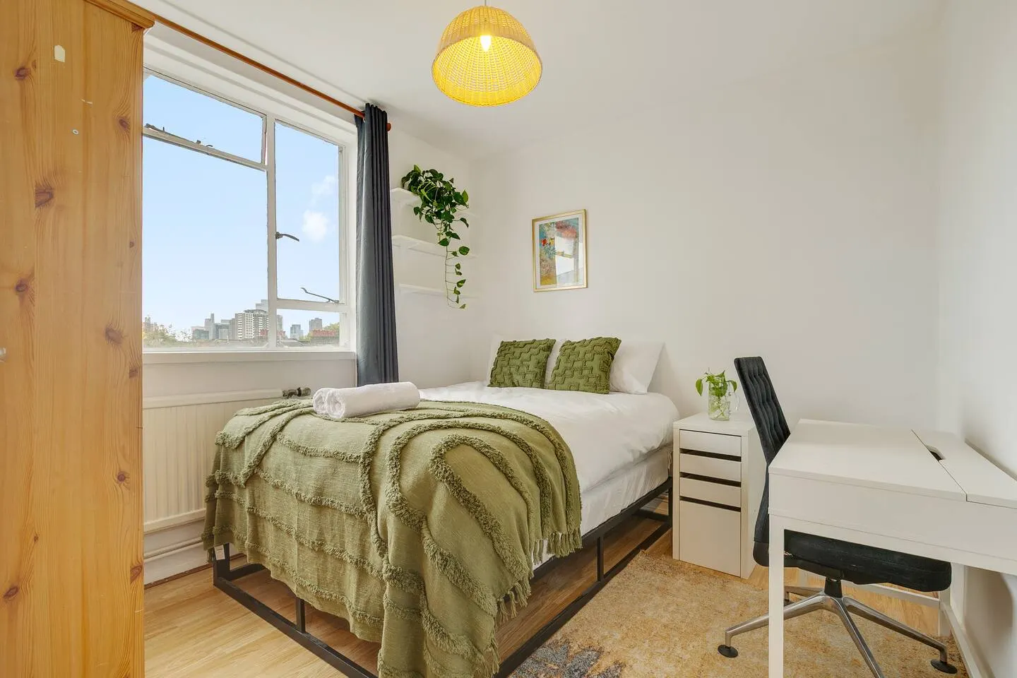 Zone 1 Spacious Serviced Apartment in Central London 6