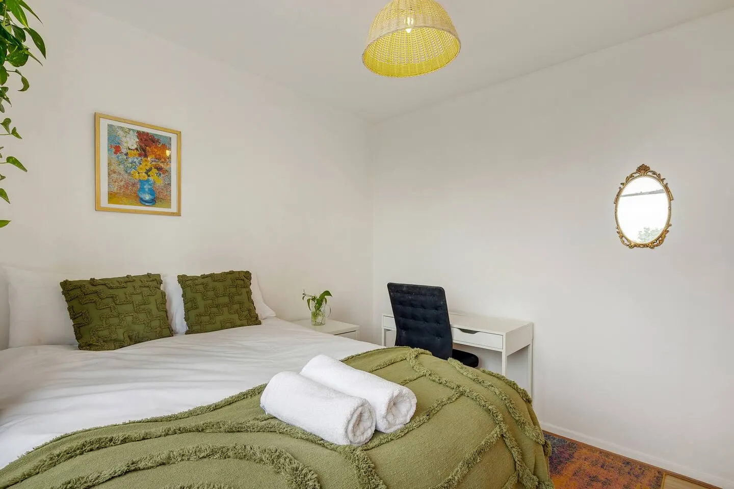 Zone 1 Spacious Serviced Apartment in Central London 7