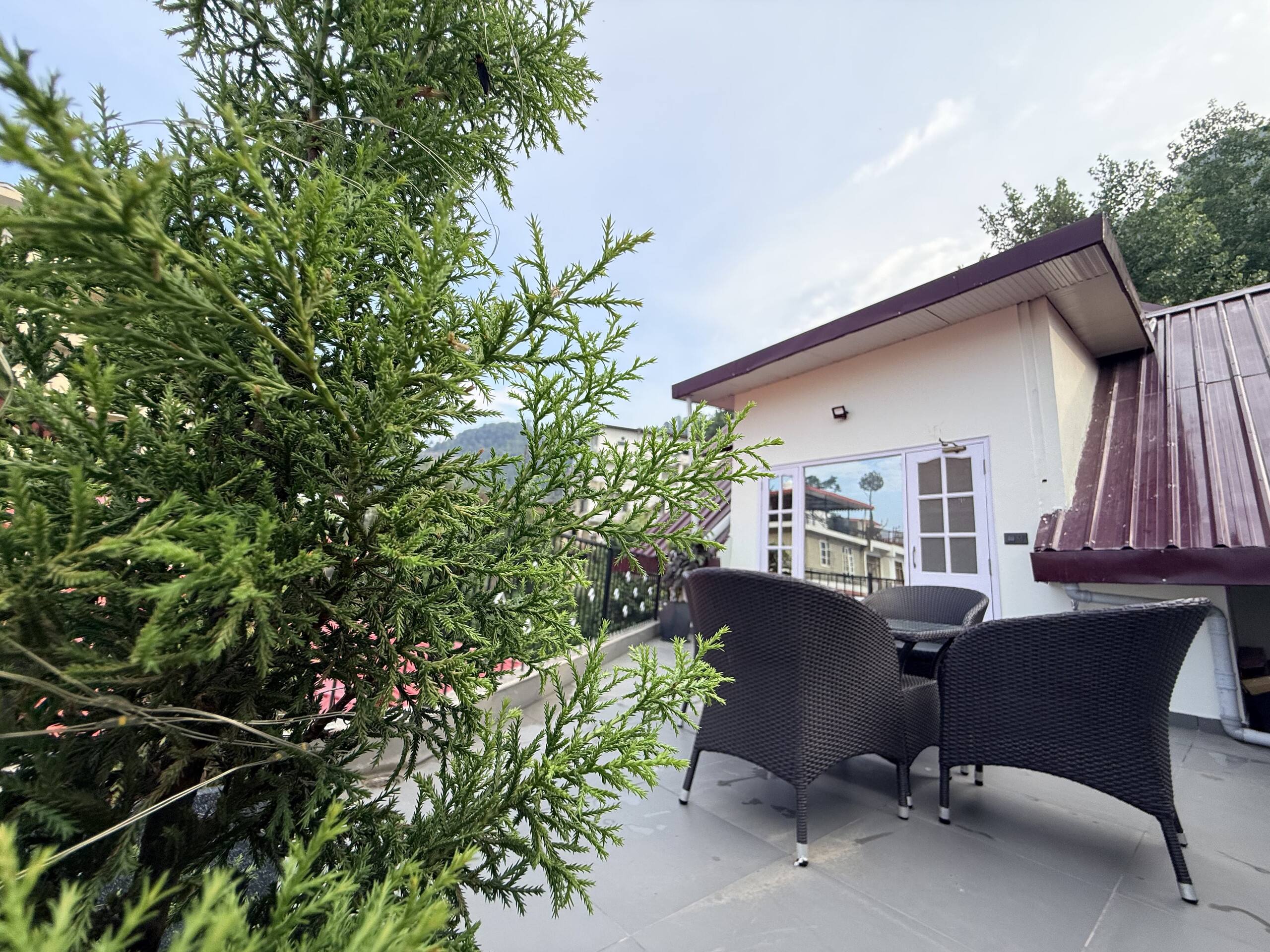 Modern wooden retreat with balcony | mountain view 21