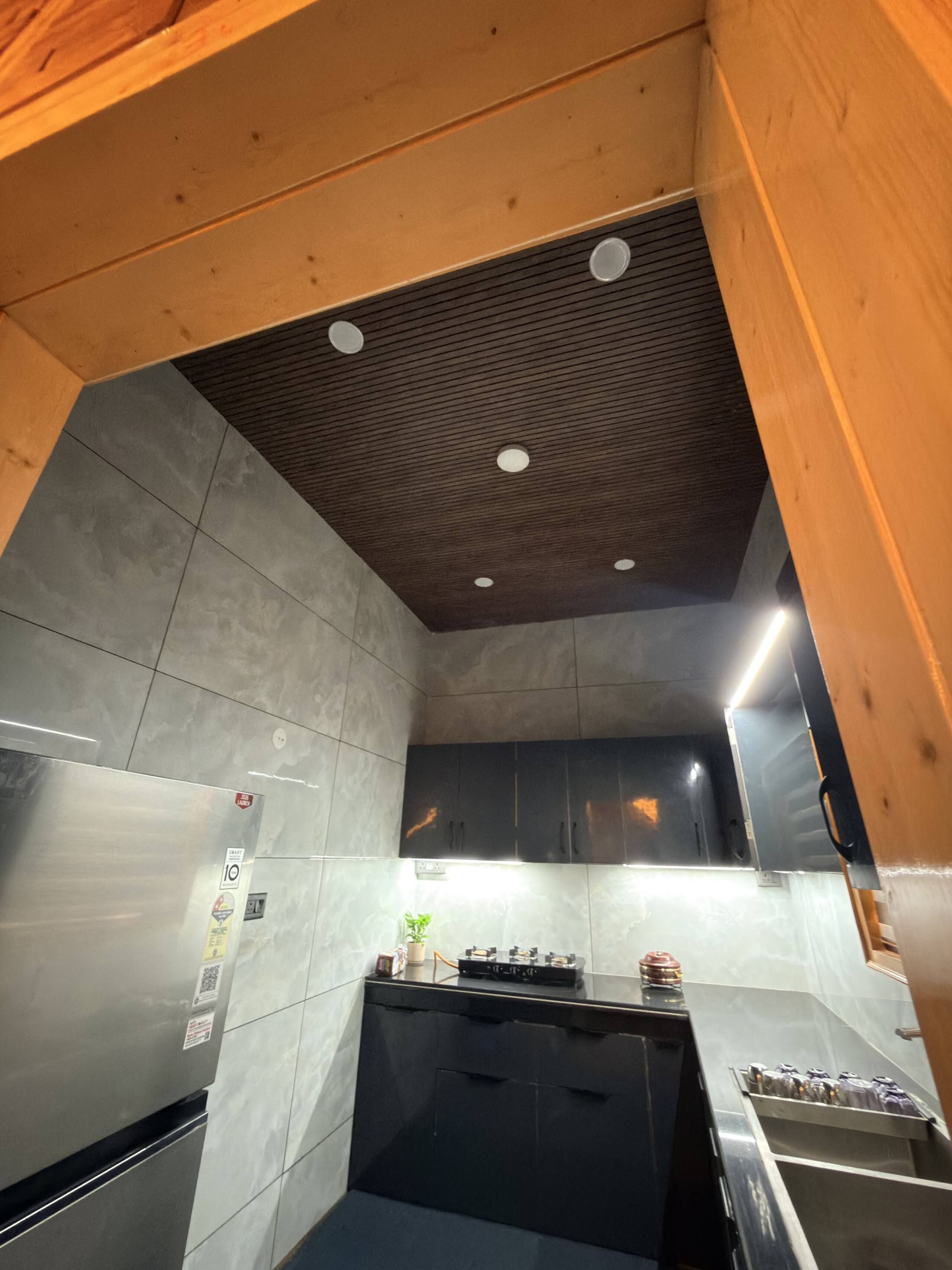Modern wooden retreat with balcony | mountain view 16