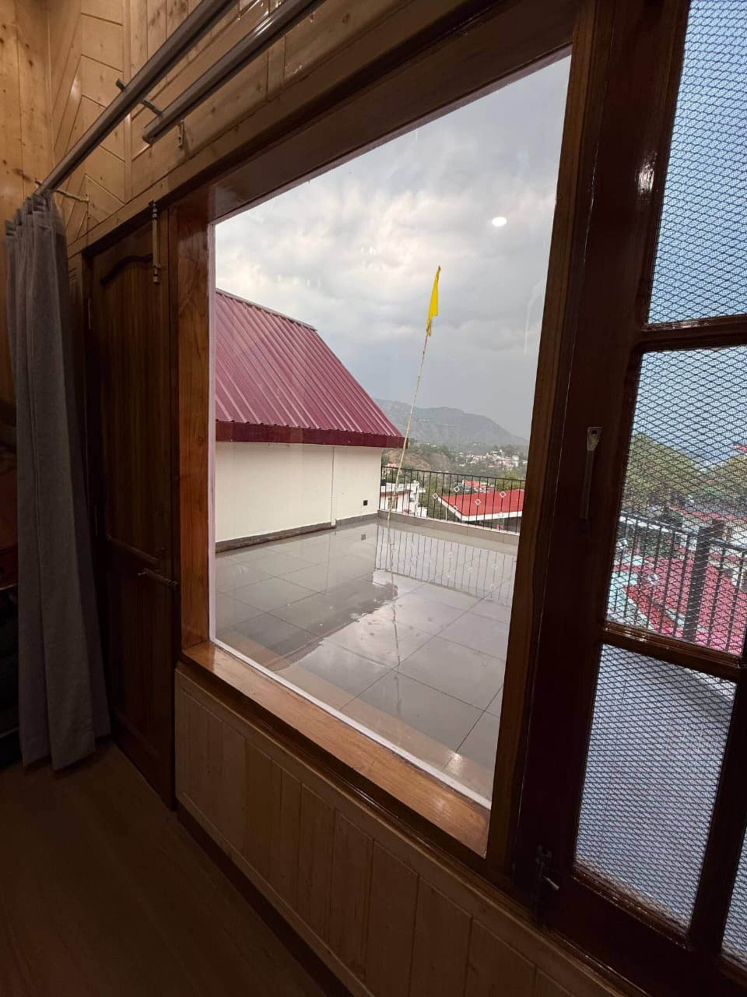 Modern wooden retreat with balcony | mountain view 24