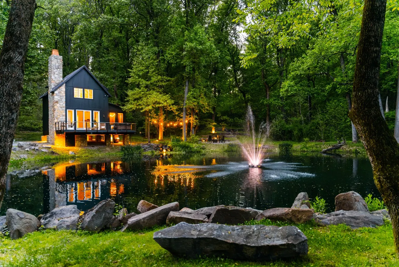 The Roundtop Chalet (Couples Getaway with Hot Tub)