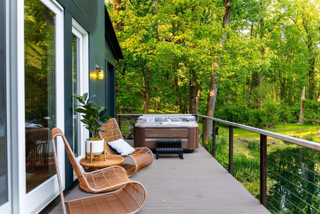 The Roundtop Chalet (Couples Getaway with Hot Tub) 2